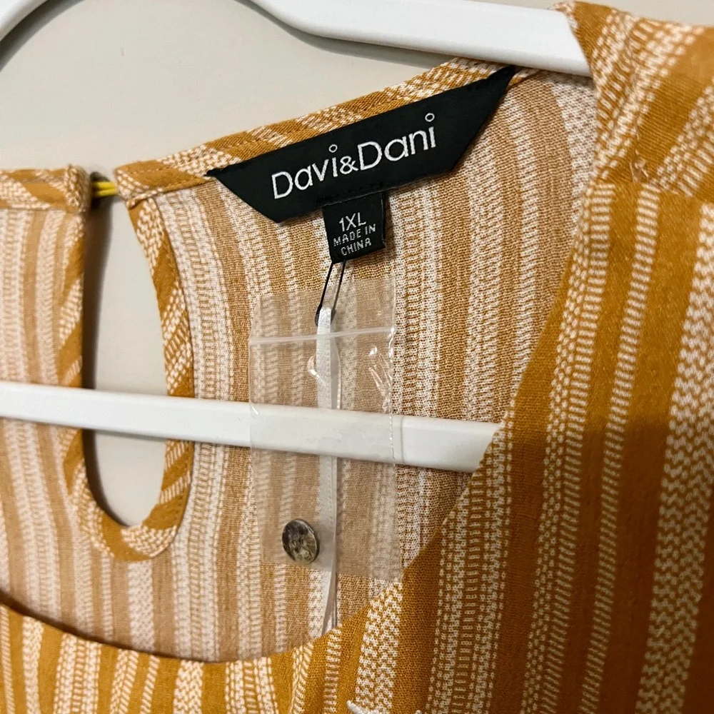 🟠NWT DAVI & DANI Plus Flutter Sleeve Embroidered Top in Mustard/Ivory 1X - Picture 3 of 5